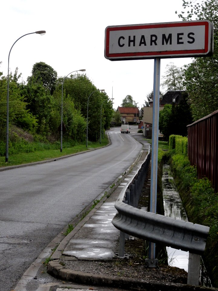 Charmes (Aisne) city limit sign