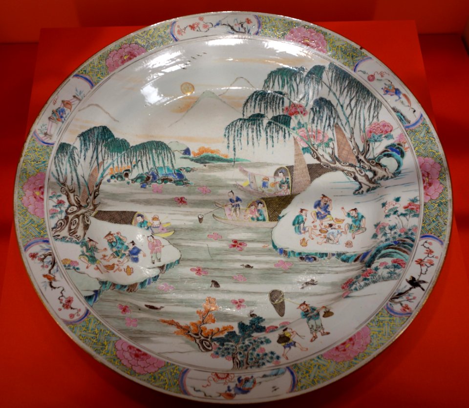 Charger with scene of fishermen and families, Jingdezhen, China, c. 1730 - Winterthur Museum - DSC01565