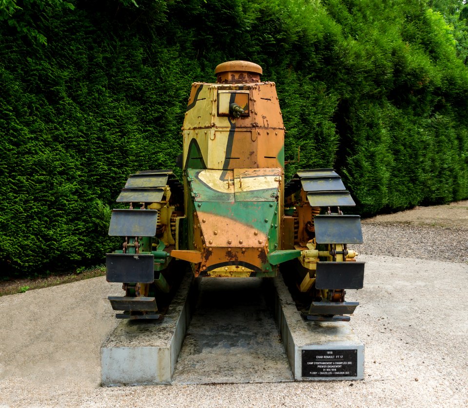 Char Renault vue face clairière armistice Rethondes Oise