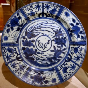 Charger with VOC emblem, Arita ware, Japan, late 1600s AD, porcelain - Peabody Essex Museum - DSC07693