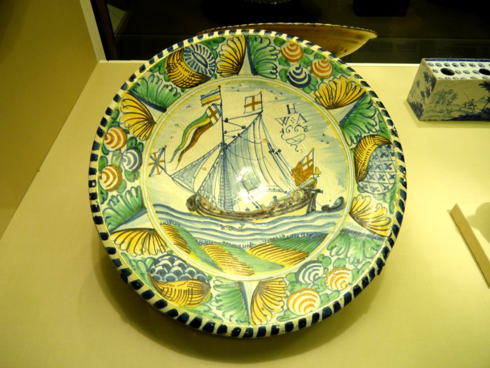 Charger, London, dated 1668 - Nelson-Atkins Museum of Art - DSC08809