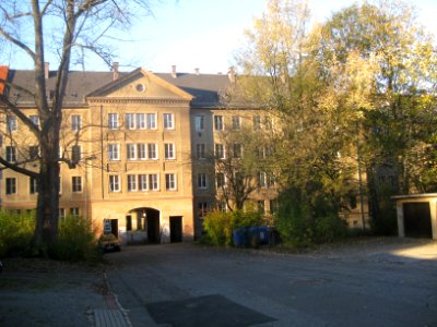 Charlottenstraße 6, 8