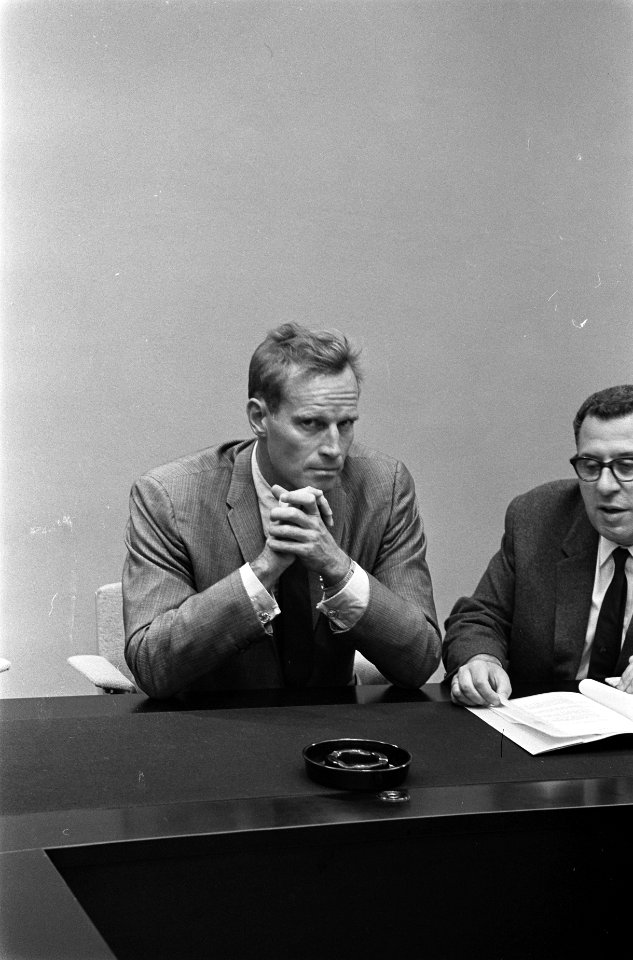 Charlton Heston in Nederland om premiere film 55 Dagen Peking (55 Days at Pek, Bestanddeelnr 915-2788