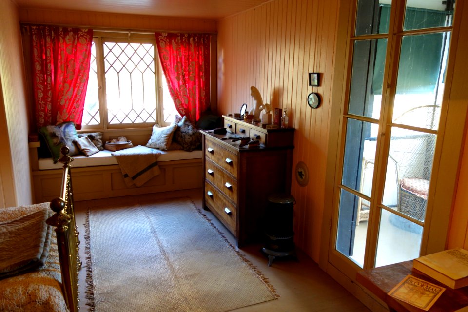 Charmian's bedroom - Jack London's Cottage - DSC03887