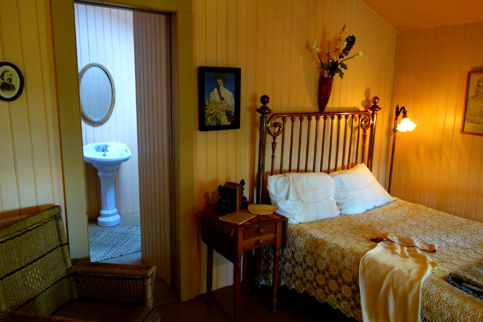 Charmian's bedroom - Jack London's Cottage - DSC03888