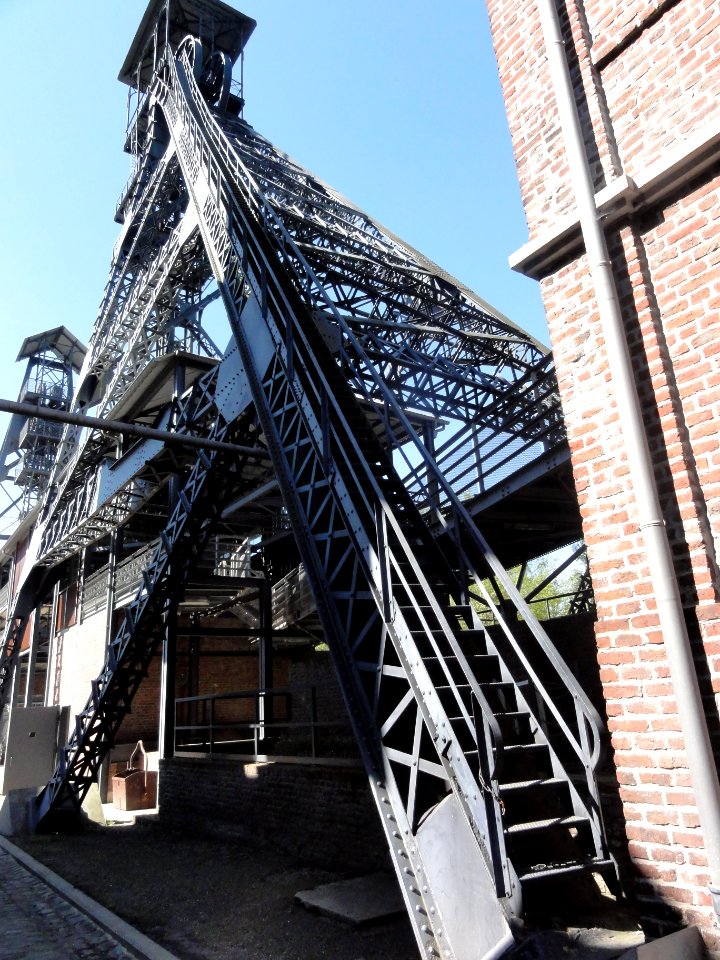 Charleroi, Marcinelles, Bois du Cazier, escalier du grand chevalement