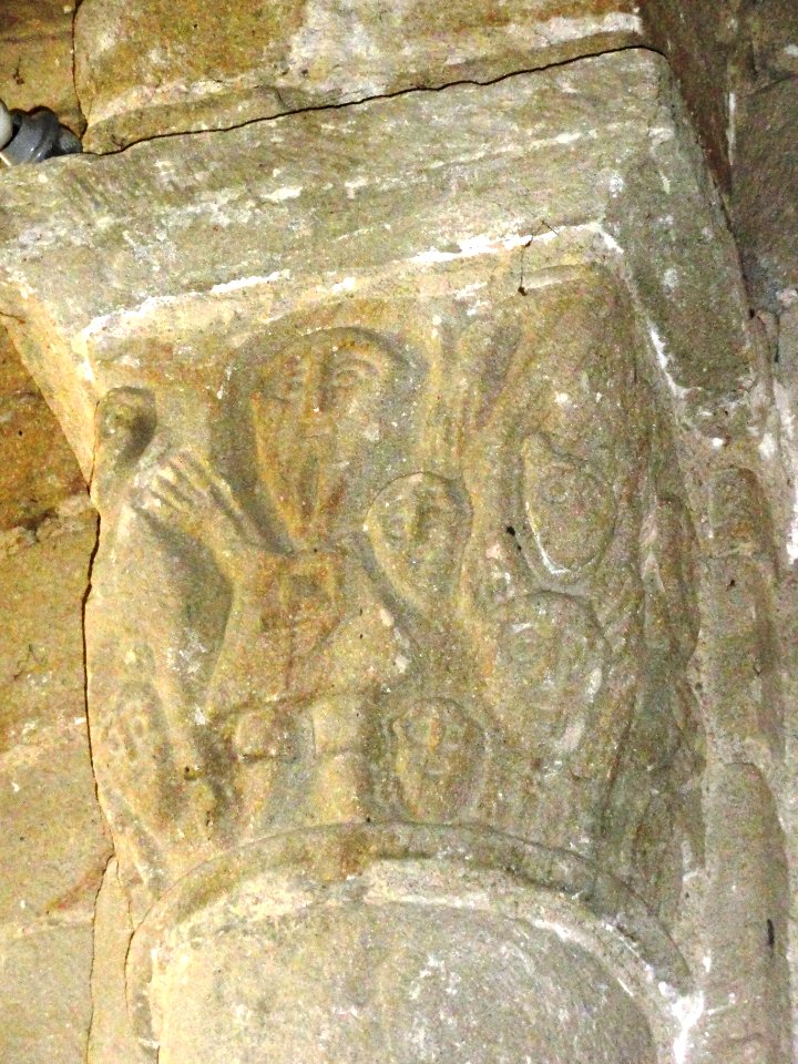 Chapiteaux de l'église Saint-Pierre de Biollet (Puy-de-Dôme) 01