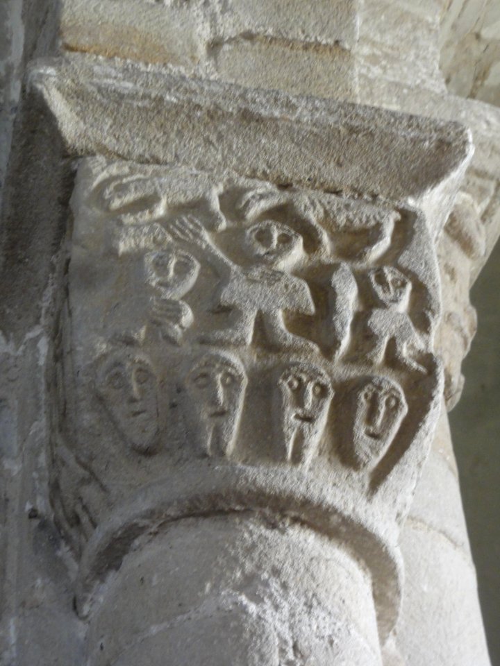 Chapiteaux de l'église Saint-Pierre de Biollet (Puy-de-Dôme) 02