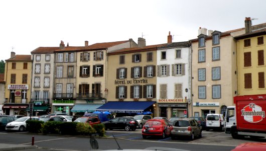 Champeix Place de la Halle3