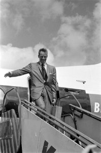 Charlton Heston in Nederland om premiere film 55 Dagen Peking (55 Days at Pek, Bestanddeelnr 915-2790