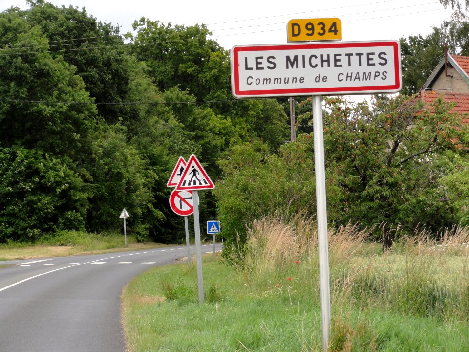 Champs (Aisne) city limit sign Les Michettes