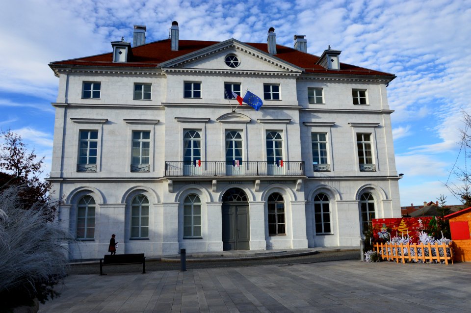 Champagnole mairie 2012 12 Spielvogel