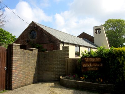 Chapel at St Dominic's Priory Christian Retreat, Whitcombe Road, Carisbrooke (May 2016) (2)