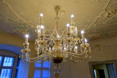 Chandelier and ceiling - Music room, stucco by Donato Polli, 1734 - Stadtmuseum Fembohaus - Nuremberg, Germany - DSC02259