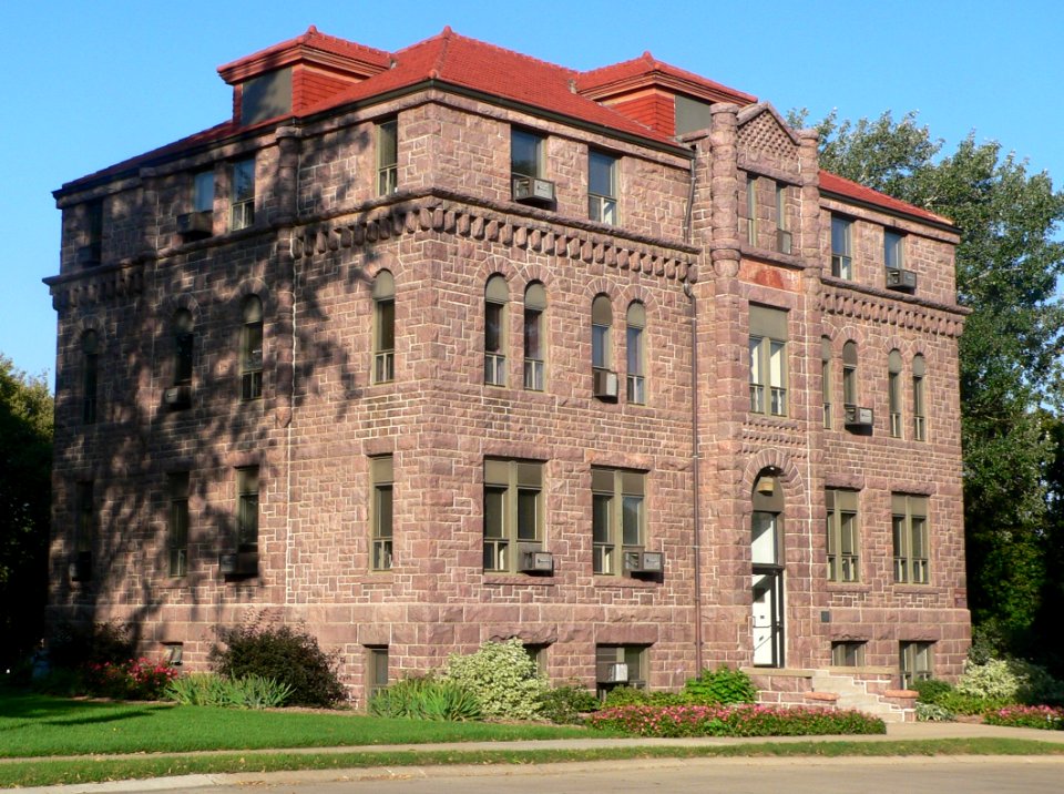 Charles City College bldg from SE 1