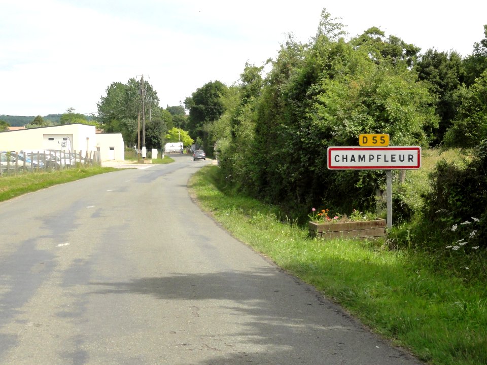 Champfleur (Sarthe) entrée