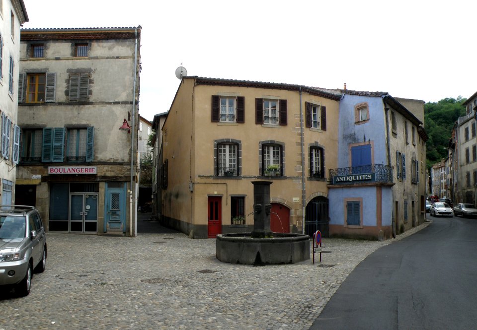 Champeix Place de la Barreyre