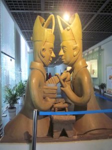 Changsha Jiandu Museum - Celadon Figurines of Reading (replica)