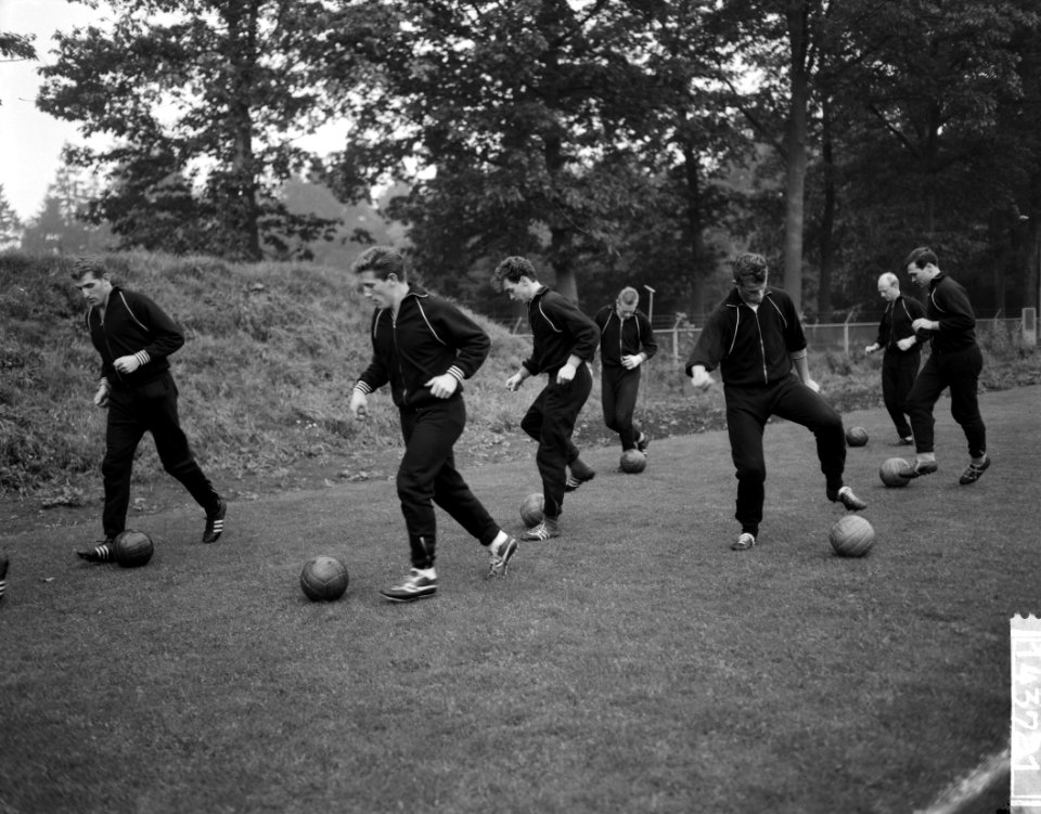 Centrale training Nederlands elftal te Zeist, vlnr Bosveld, Geurtsen, Petter, Bestanddeelnr 914-3721