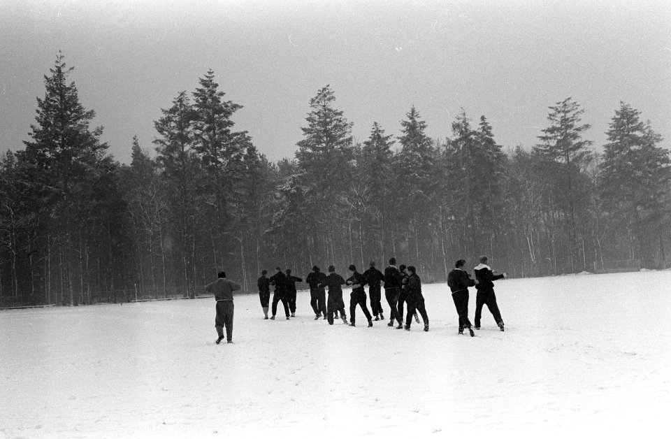 Centrale training Nederlands elftal te Zeist Vlnr Van Wissen , Van der Lind, Bestanddeelnr 914-8138