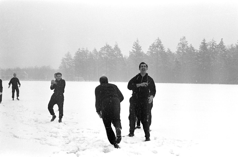 Centrale training Nederlands elftal te Zeist Vlnr Van Wissen , Van der Lind, Bestanddeelnr 914-8139
