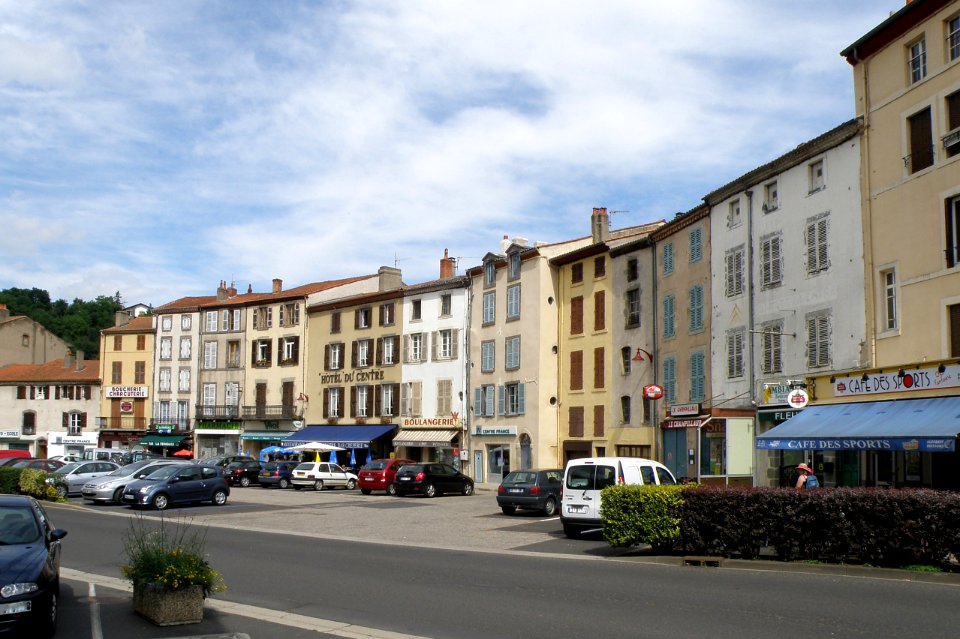 Champeix Place de la Halle1.psd