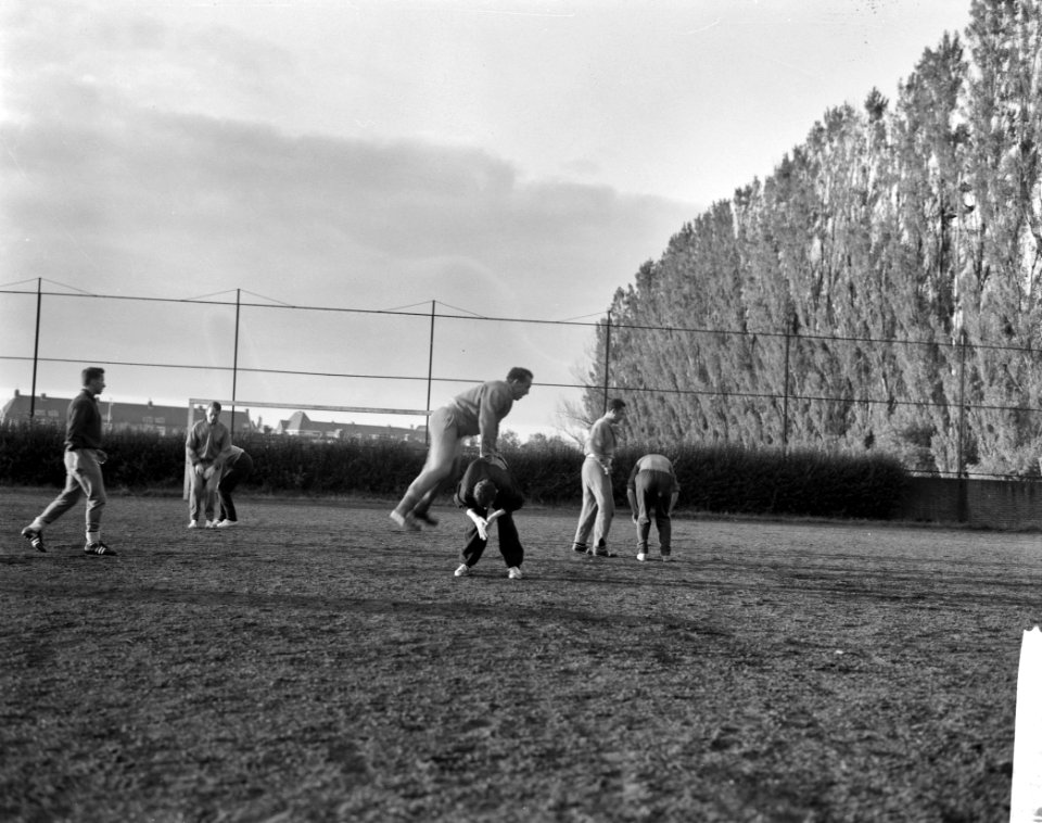 Centrale training voor Nederlandse hockeyers begonnen, Mijnarens (Amsterdam) is , Bestanddeelnr 914-3058