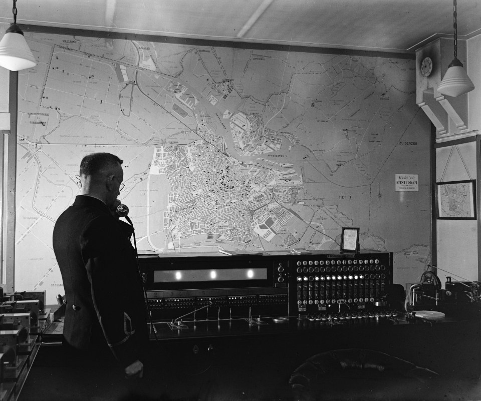 Centrale Seinzaal brandweer Amsterdam aan de hoofdwacht Nw. Achtergracht. Foto t, Bestanddeelnr 901-4221