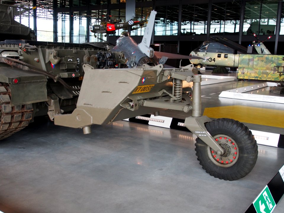 Centurion wit fuel trailer KY 00 59 pic2