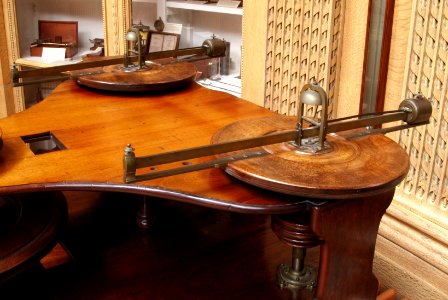 Centrifugal machime, after W.J. 's Gravesande's prototype (close-up)