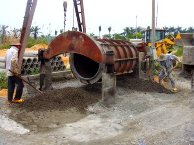 Centrifugal casting of concrete pipes - 02