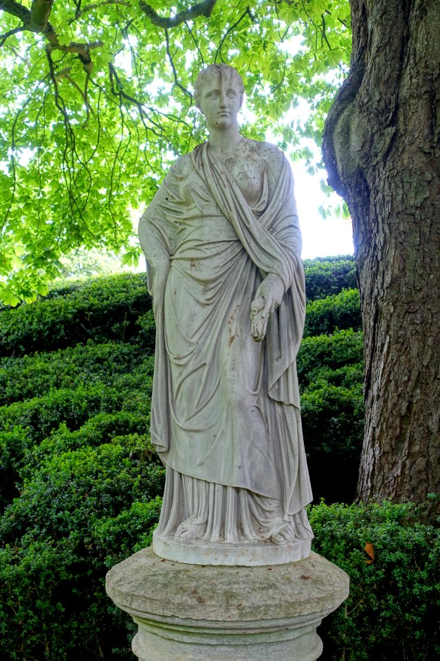 Ceres, sculptor unknown - Waddesdon Manor - Buckinghamshire, England - DSC07594