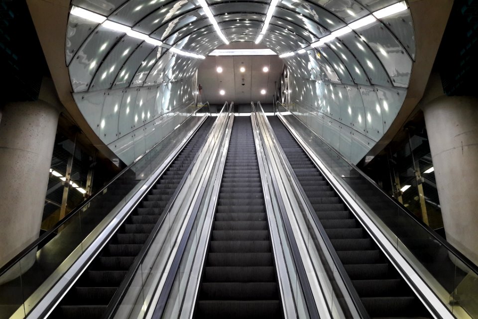 Centrum Nauki Kopernik metro station 01