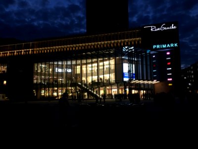 Centre commercial "Rive Gauche" de Charleroi - Vue depuis la Place Verte