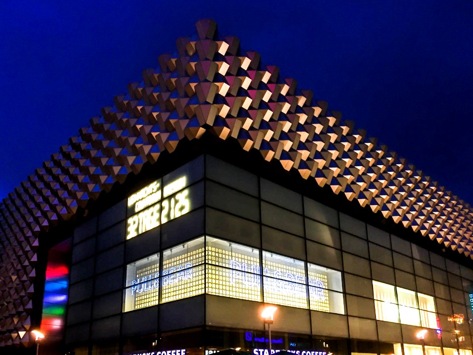 Centrum Galerie Dresden abends