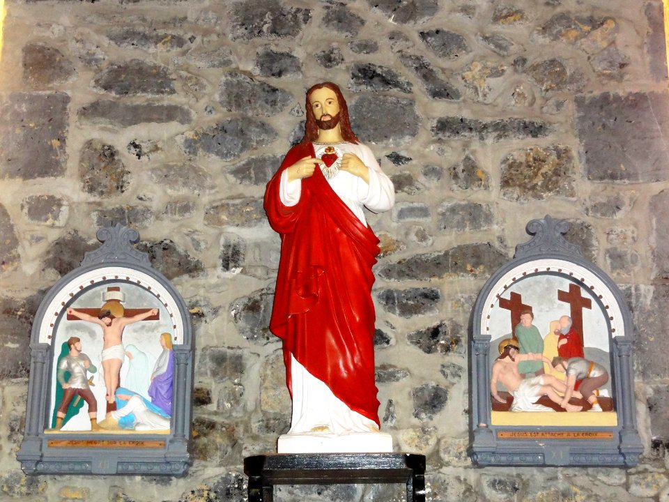 Cerfontaine (Nord, Fr) église, statue Sacré Coeur, station 11 et 12