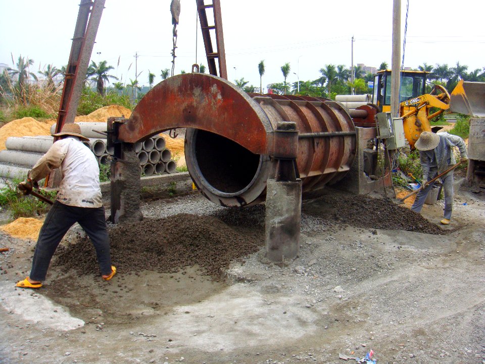Centrifugal casting of concrete pipes - 01
