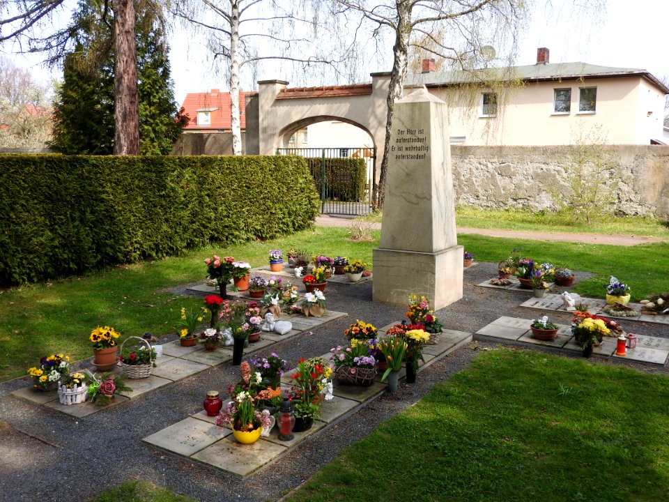 Cemetery Triptis 19