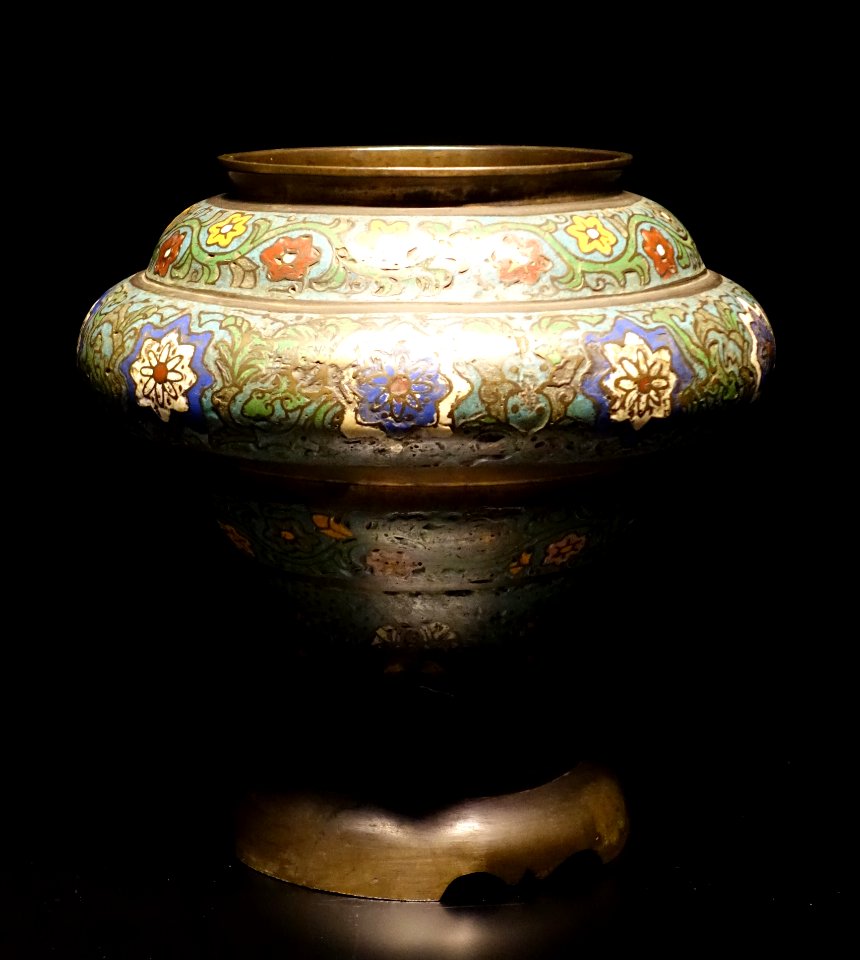 Ceremonial vase, China, Ming dynasty, 17th century, copper enamel - Museu do Oriente - Lisbon, Portugal - DSC06949