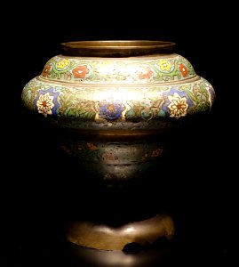 Ceremonial vase, China, Ming dynasty, 17th century, copper enamel - Museu do Oriente - Lisbon, Portugal - DSC06949