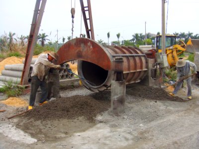 Centrifugal casting of concrete pipes - 03