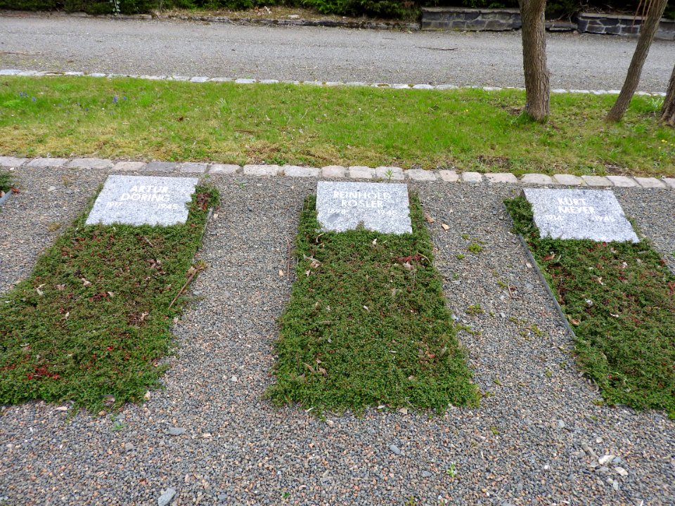 Cemetery Weida 32