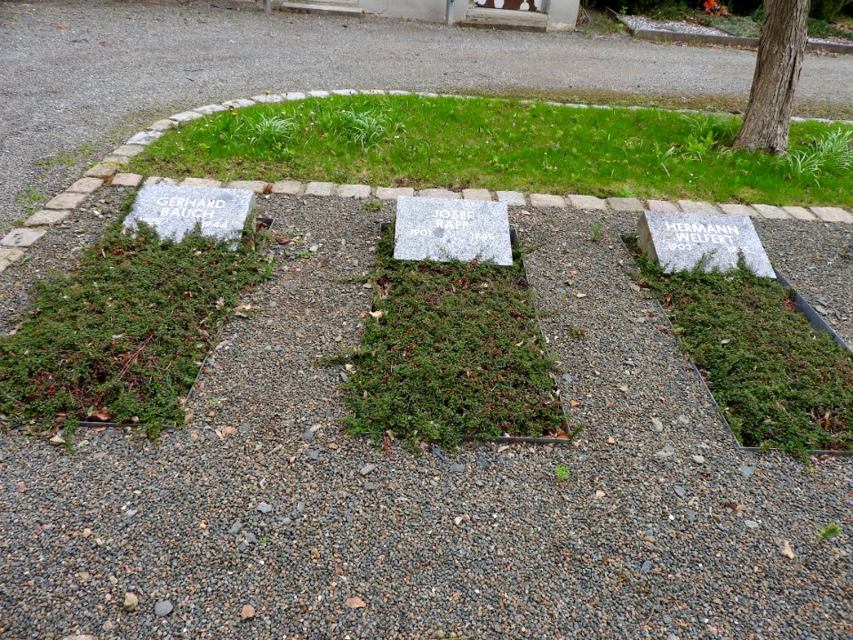 Cemetery Weida 26