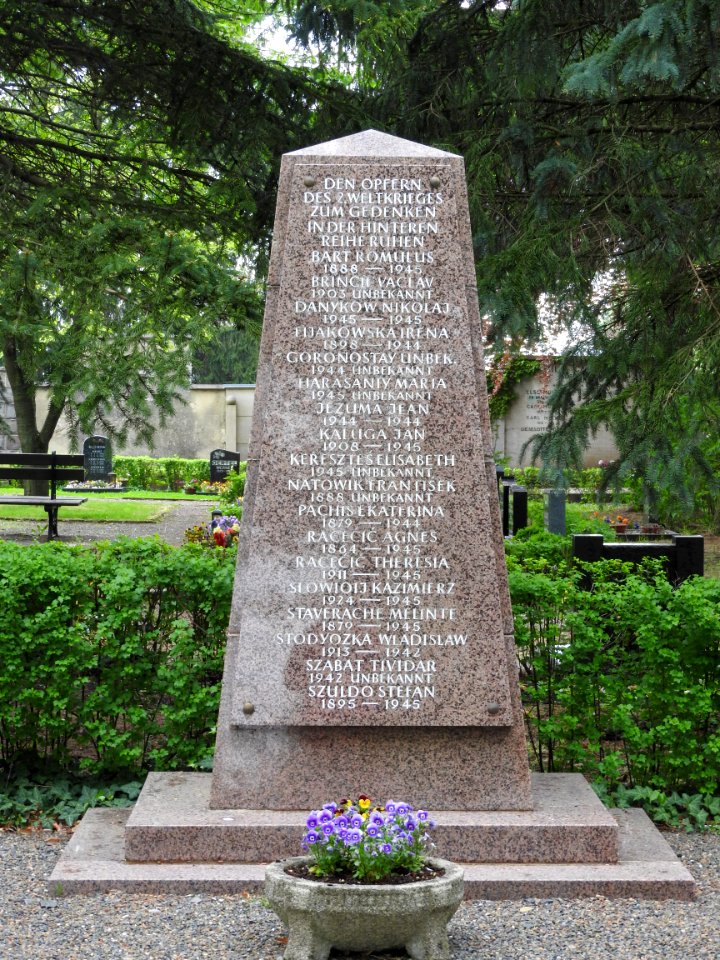 Cemetery Weida 17