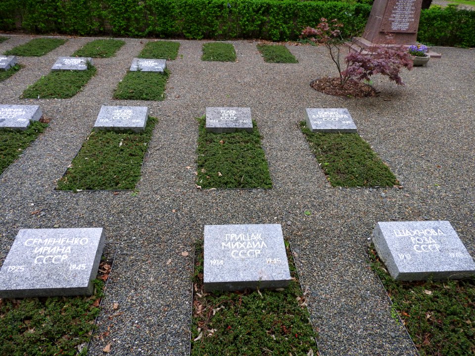 Cemetery Weida 16