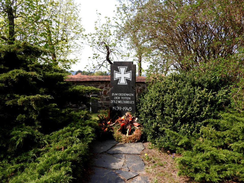 Cemetery Triptis 05