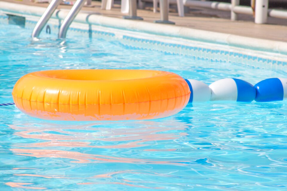 Outside water float