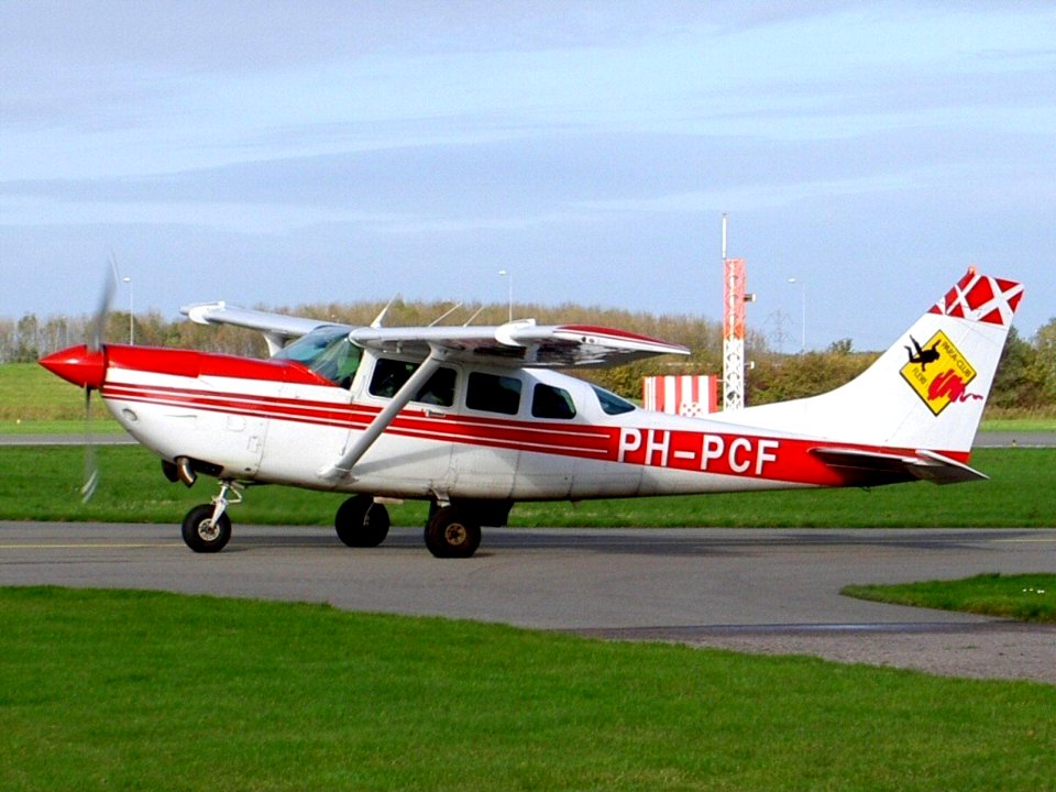 Cessna U 206 G PH-PCF at Lelystad (LEY - EHLE), The Netherlands, 07 November 2004