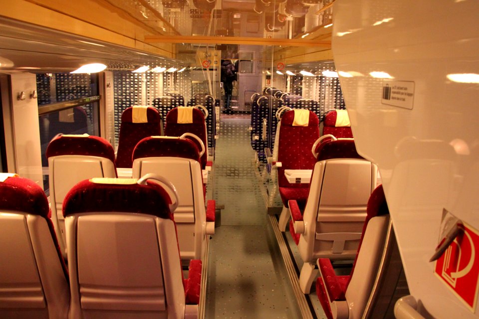 CFL Class 2200 first class downstairs