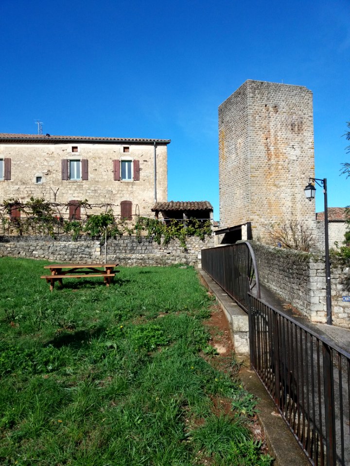 Château de Montréal (Ardèche) - Tour et parc